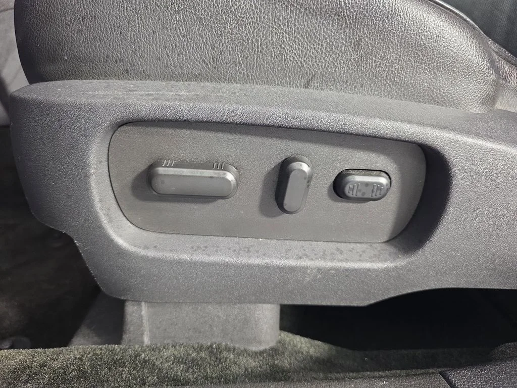 Used 2018 Blue Ford Limited image 25