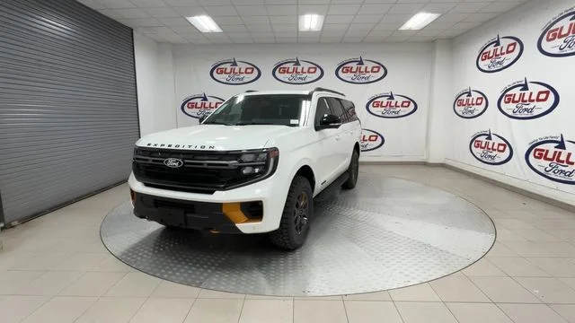 New 2027 Star White Metallic Tri-Coat Ford Tremor image 7