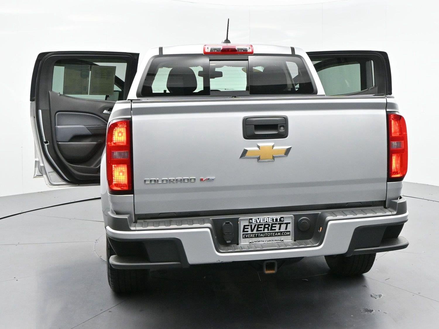 Used 2018 SILVER ICE METALLIC Chevrolet 4WD Z71 image 45