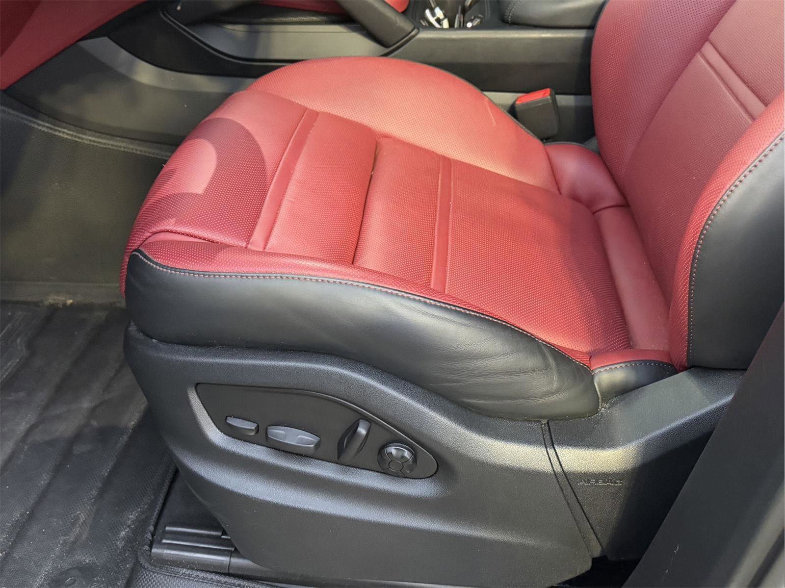 Used 2025 White Porsche  image 14