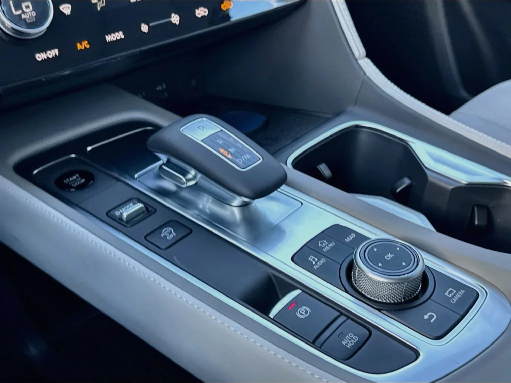 New 2027 White INFINITI LUXE image 17