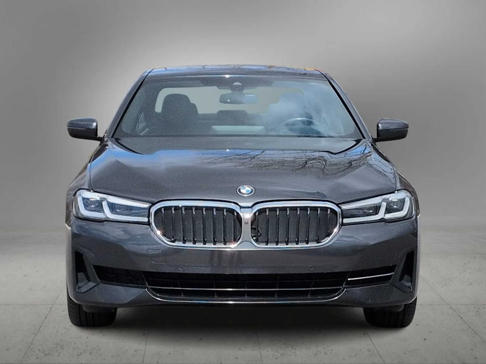 Used 2021 Dark Graphite Metallic BMW 530e xDrive image 3