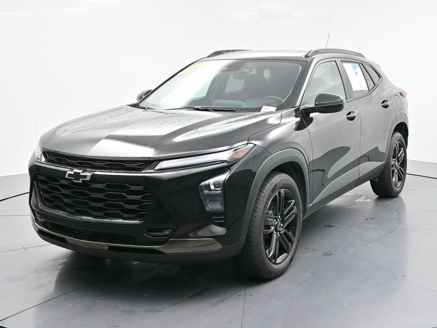 Used 2025 Mosaic Black Metallic Chevrolet ACTIV image 3