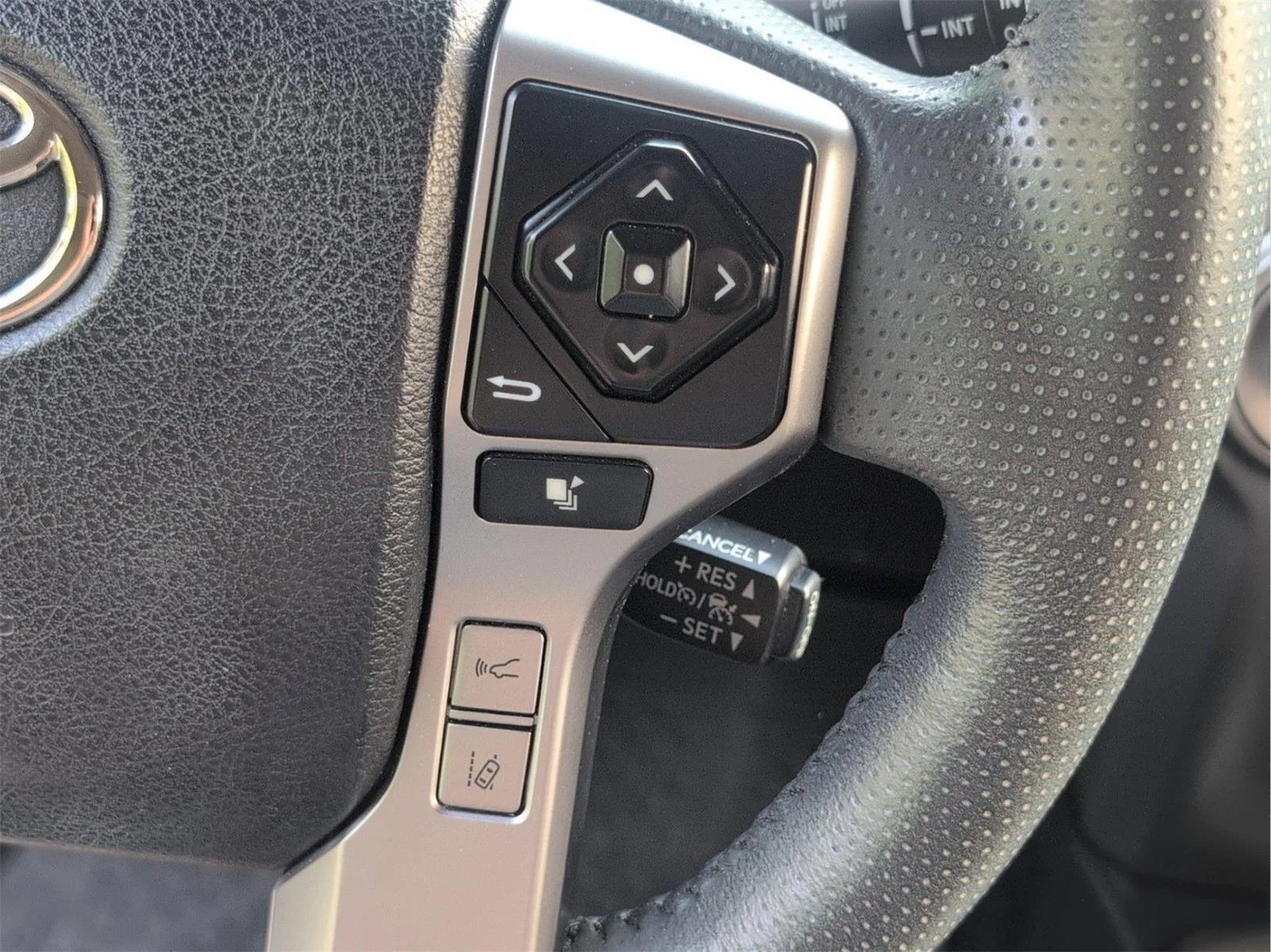 Used 2022 Blizzard Pearl Toyota Limited image 29