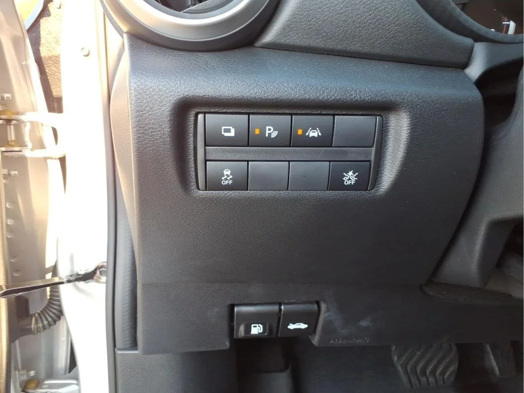 Used 2025 Silver Nissan 1.6 S image 19
