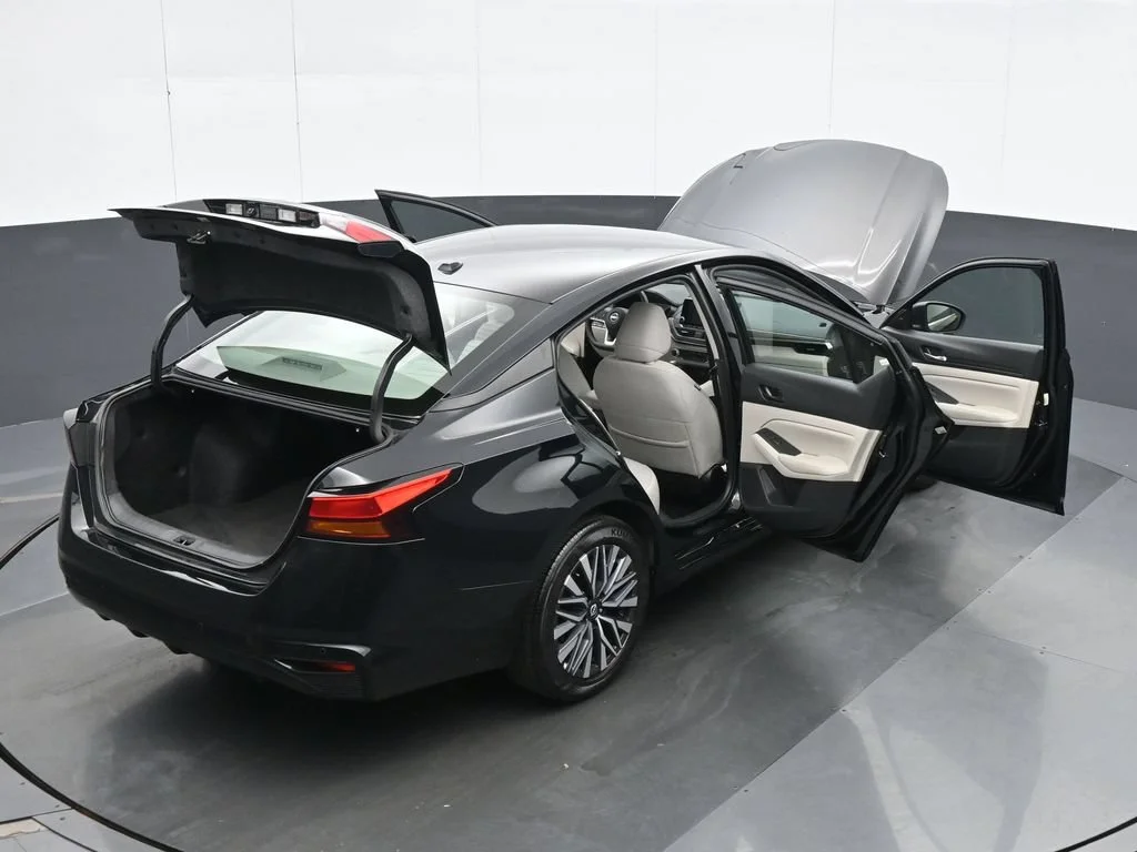 Used 2025 Black Nissan 2.5 SV image 40