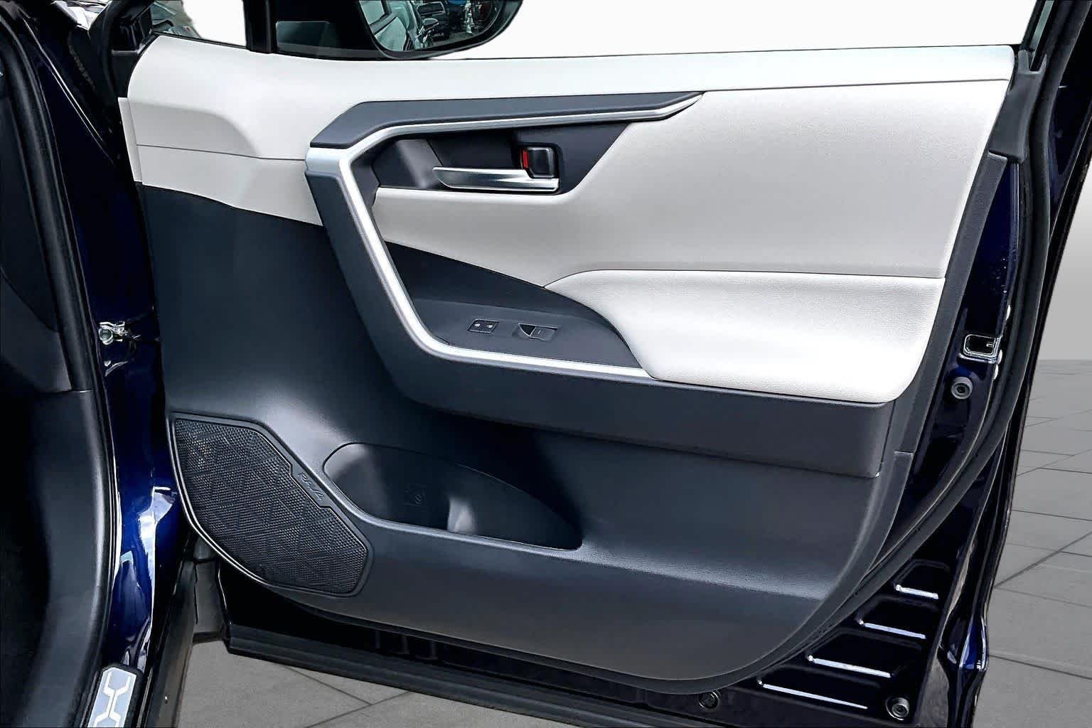 Used 2025 Blueprint Toyota Hybrid XLE Premium image 23