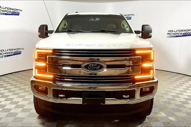 Certified Used 2018 White Platinum Clearcoat Metallic Ford Lariat image 28