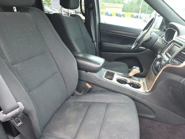 Used 2017 Crystal Metallic Jeep Laredo image 13