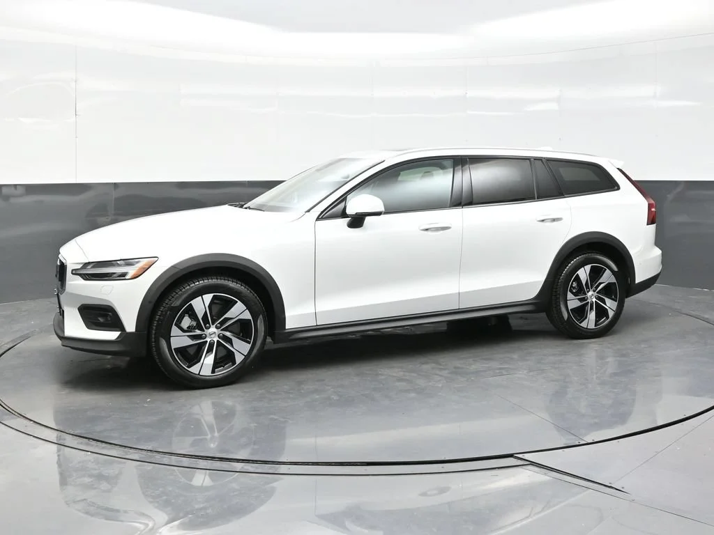 Certified Used 2026 Crystal White Volvo Plus image 3