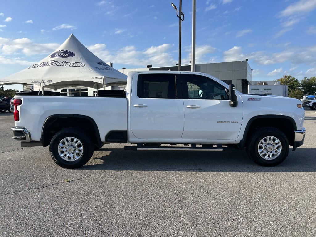 Used 2023 Summit White Chevrolet LT image 3