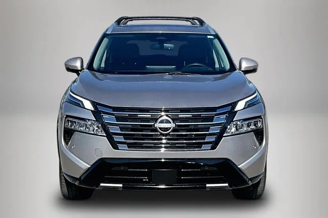Used 2025 Gold Nissan Platinum image 3