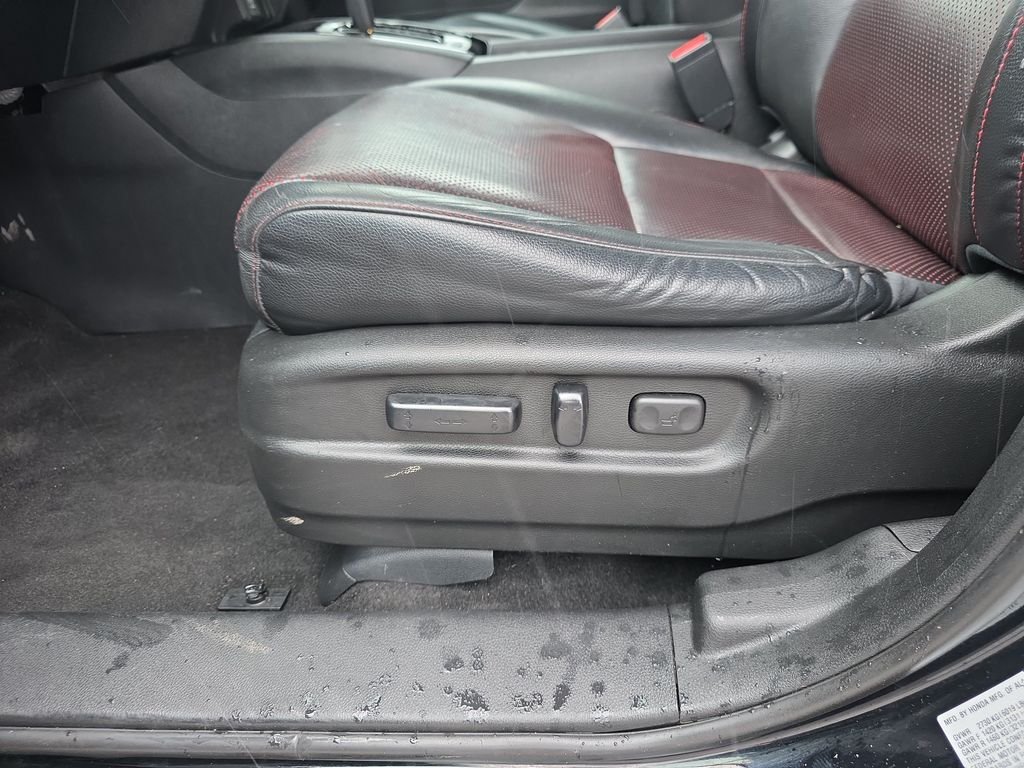 Used 2017 Crystal Black Pearl Honda Black Edition image 12