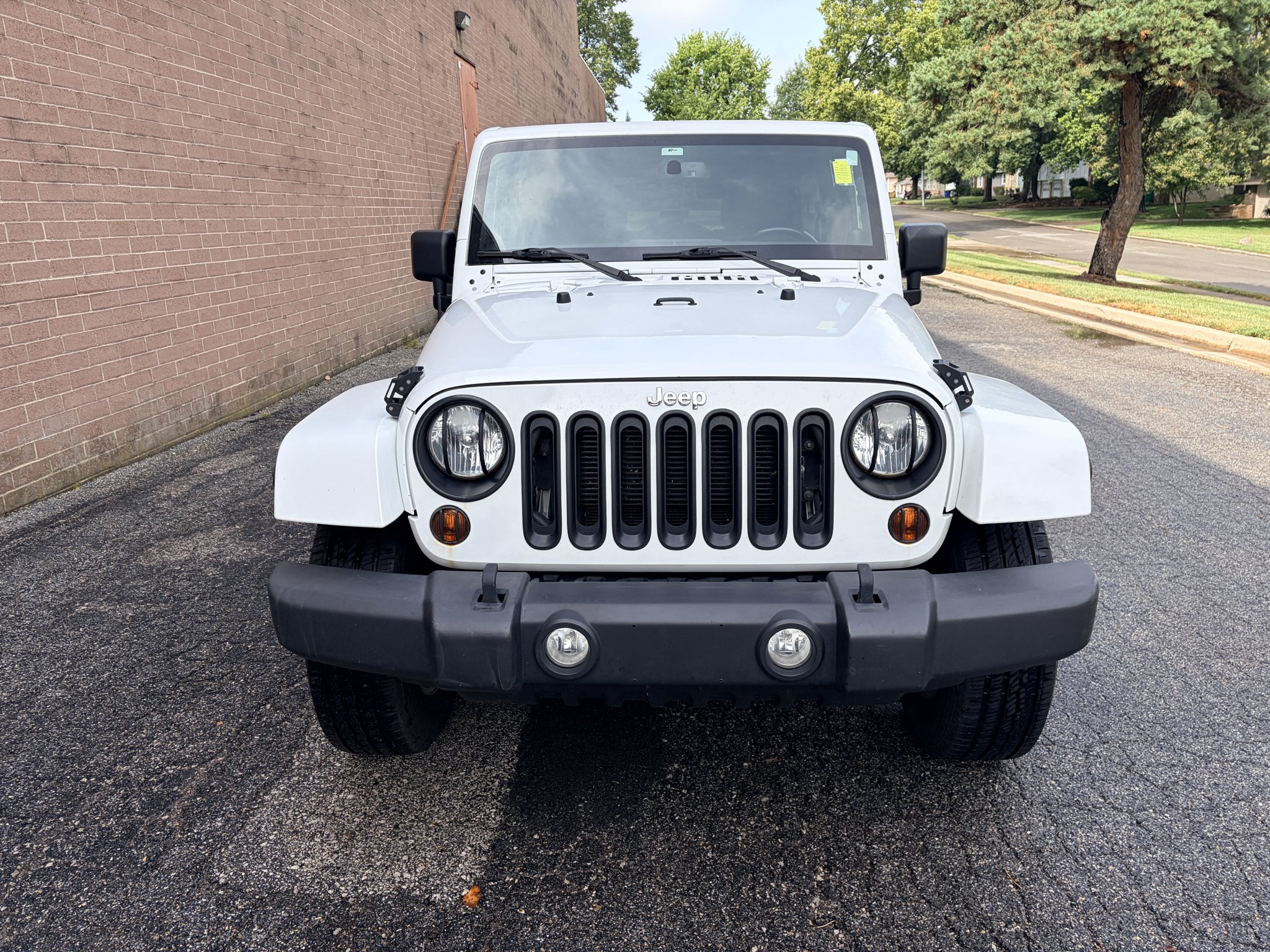 Used 2013 Bright White Clearcoat Jeep Sahara image 8