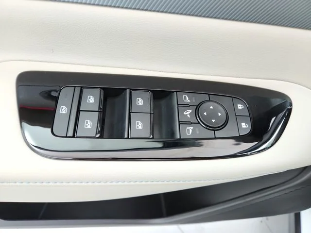 New 2026 White Nissan Platinum image 34