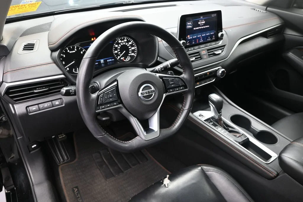 Used 2021 Black Nissan 2.5 SR image 21