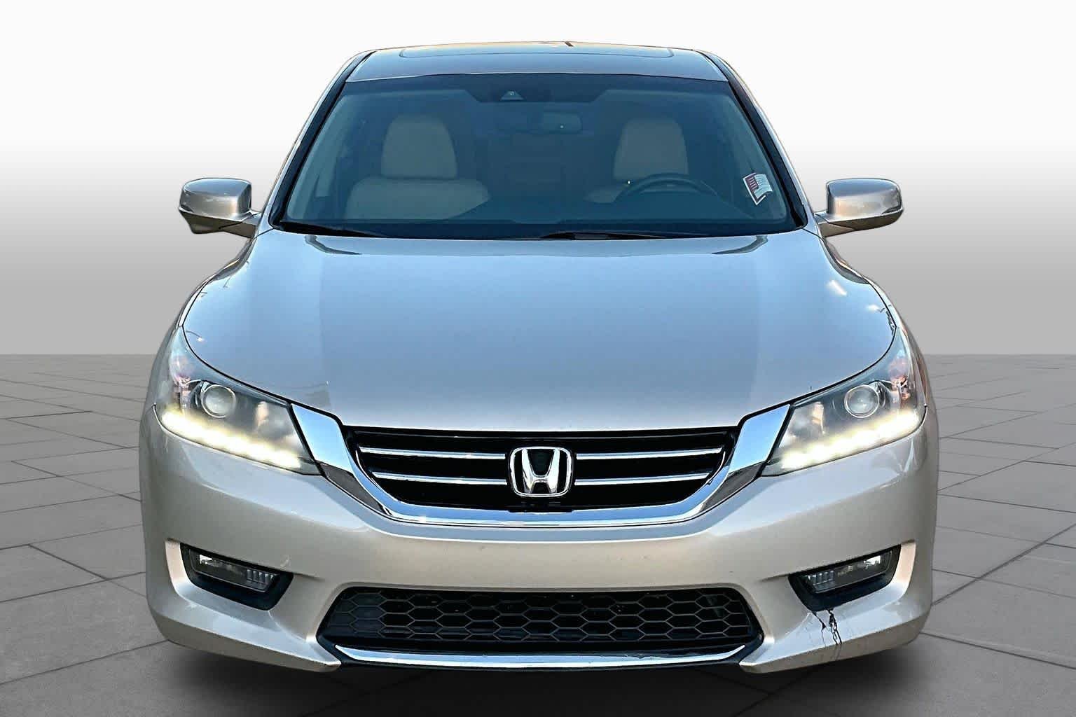 Used 2015 Champagne Frost Pearl Honda EX-L image 4