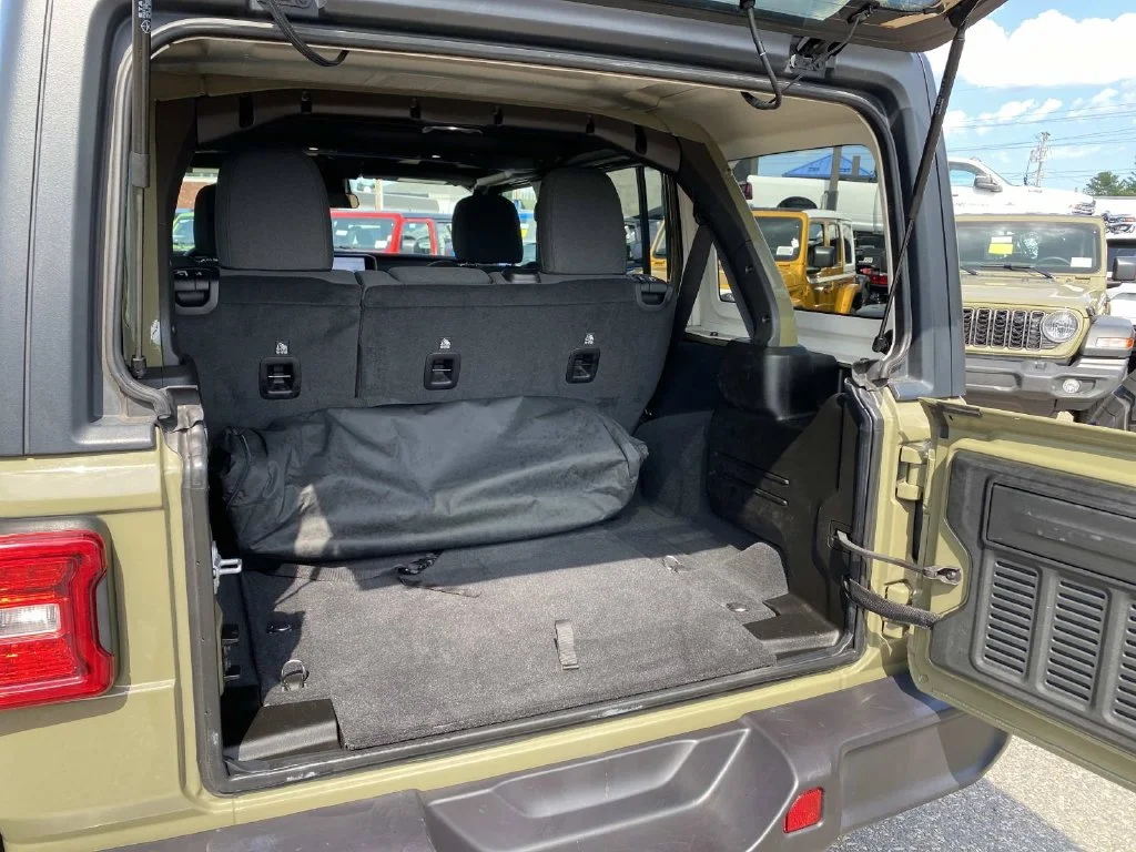 Certified Used 2026 Green Jeep Rubicon image 5