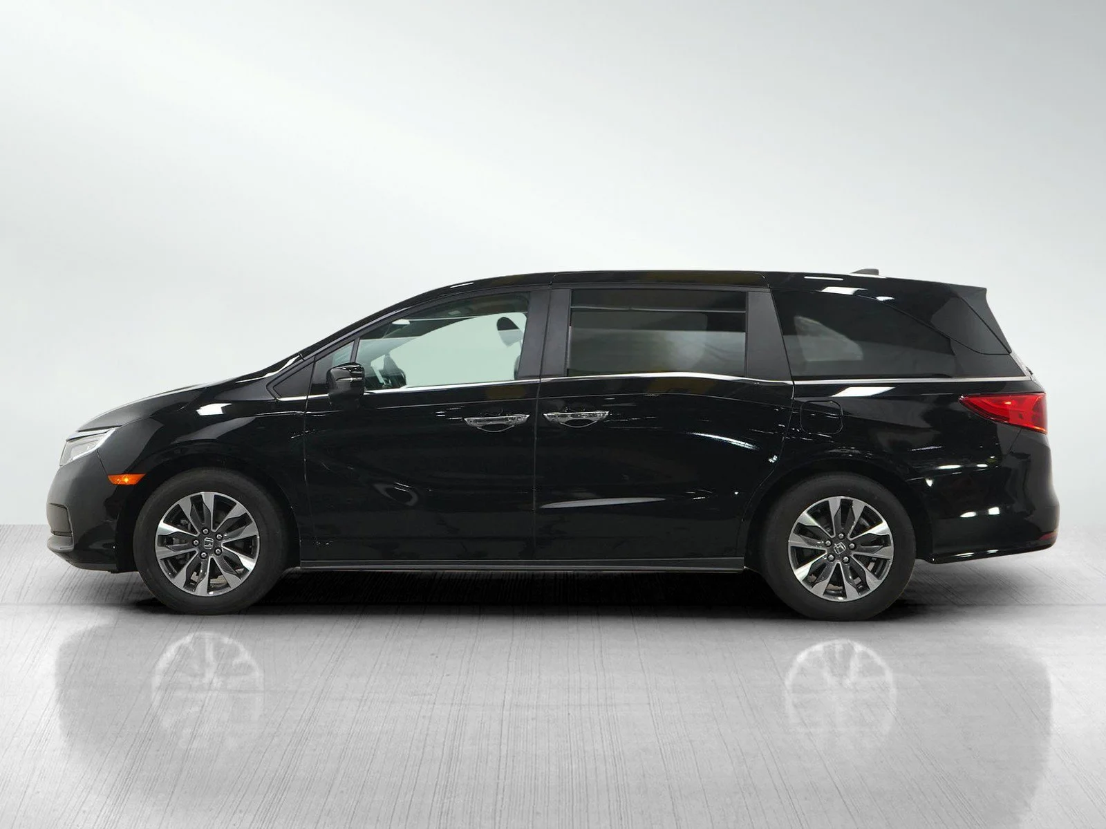 Used 2024 Honda Odyssey EX-L with VIN 5FNRL6H64RB057911 for sale in Burnsville, Minnesota