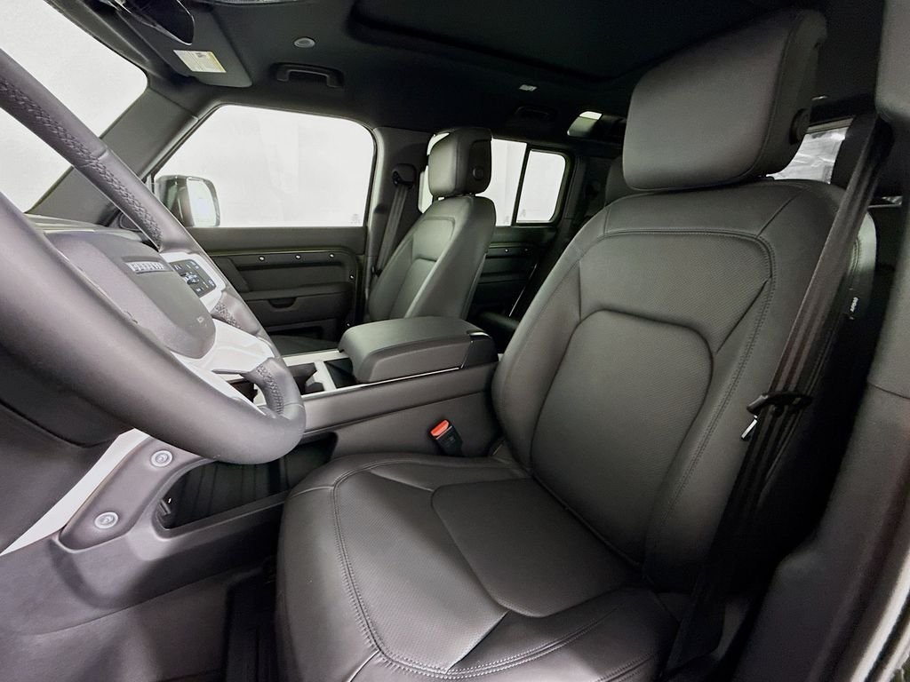 New 2026 Woolstone Green Land Rover X-Dynamic SE image 5