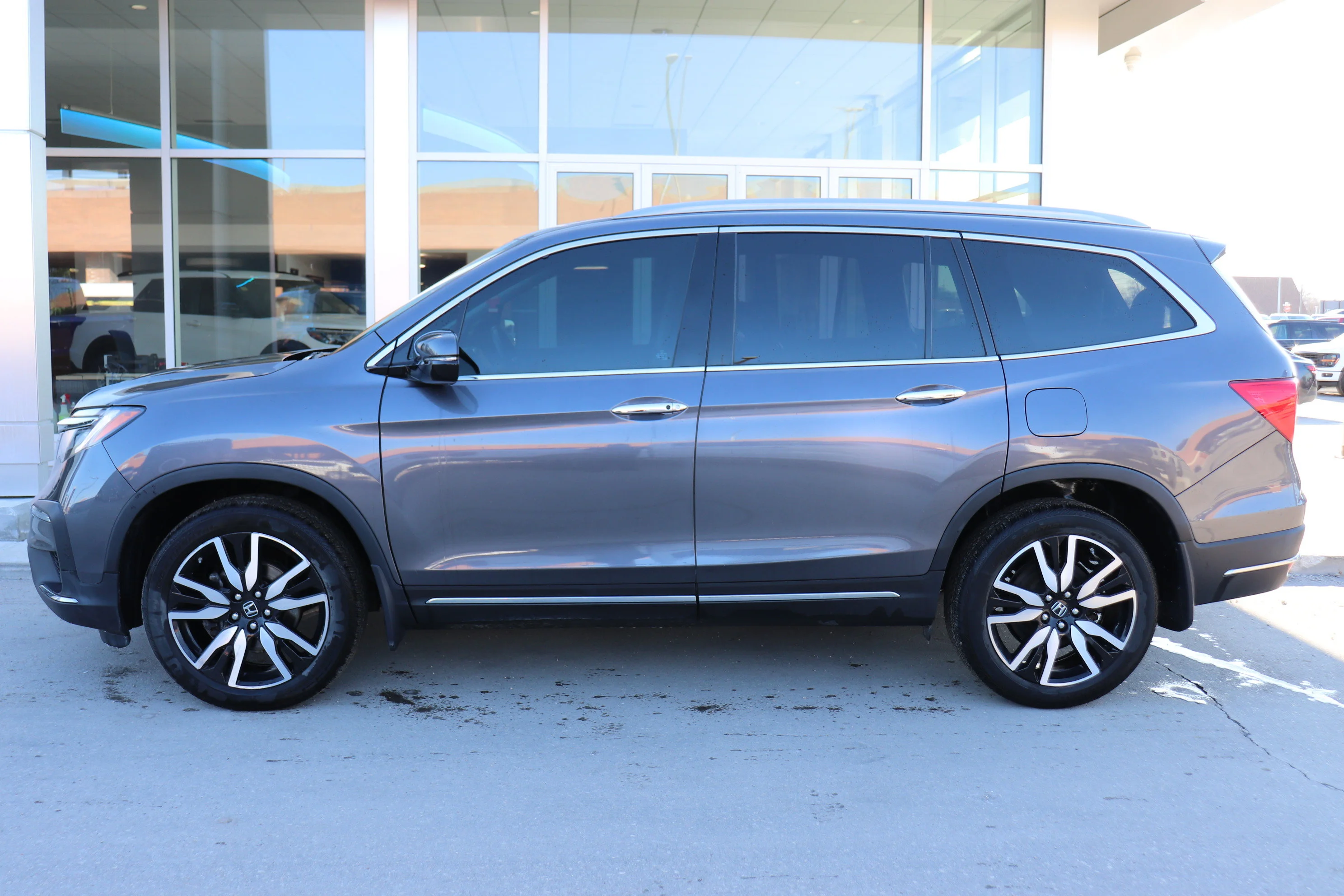 Certified Used 2021 Gray Honda Touring 7-Passenger image 3