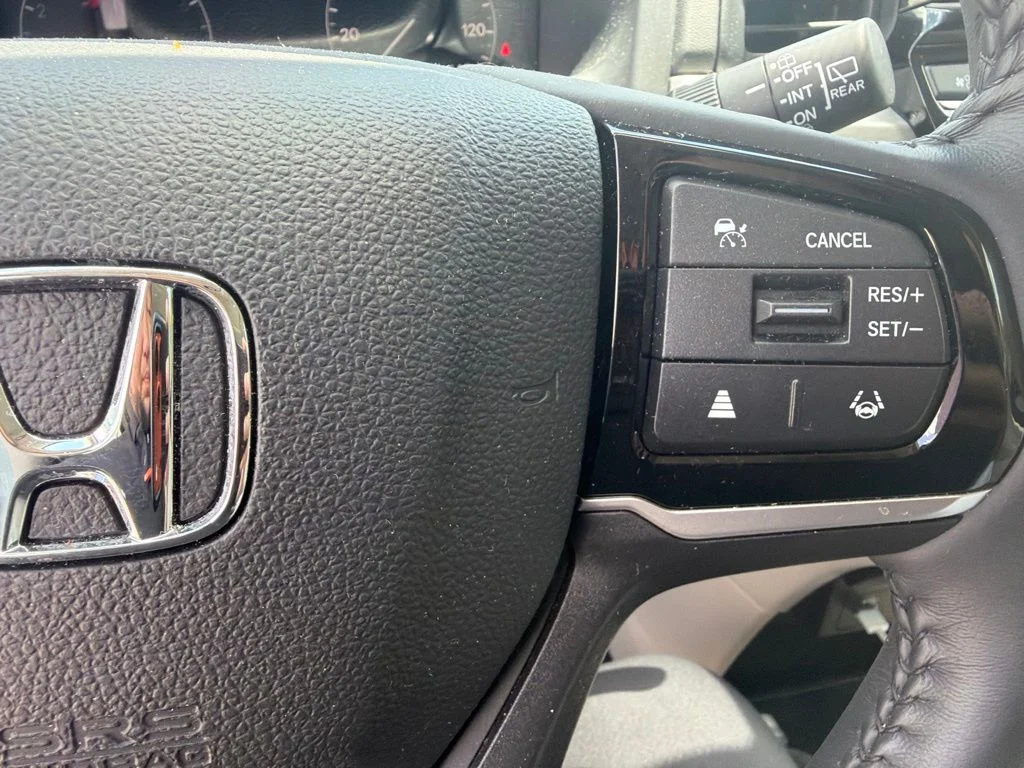 Certified Used 2025 Platinum White Pearl Honda EX-L image 21