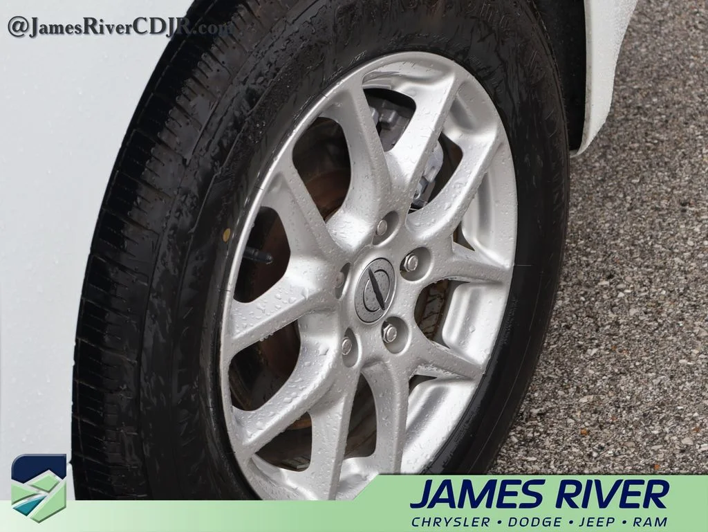Used 2023 White Chrysler LX image 38