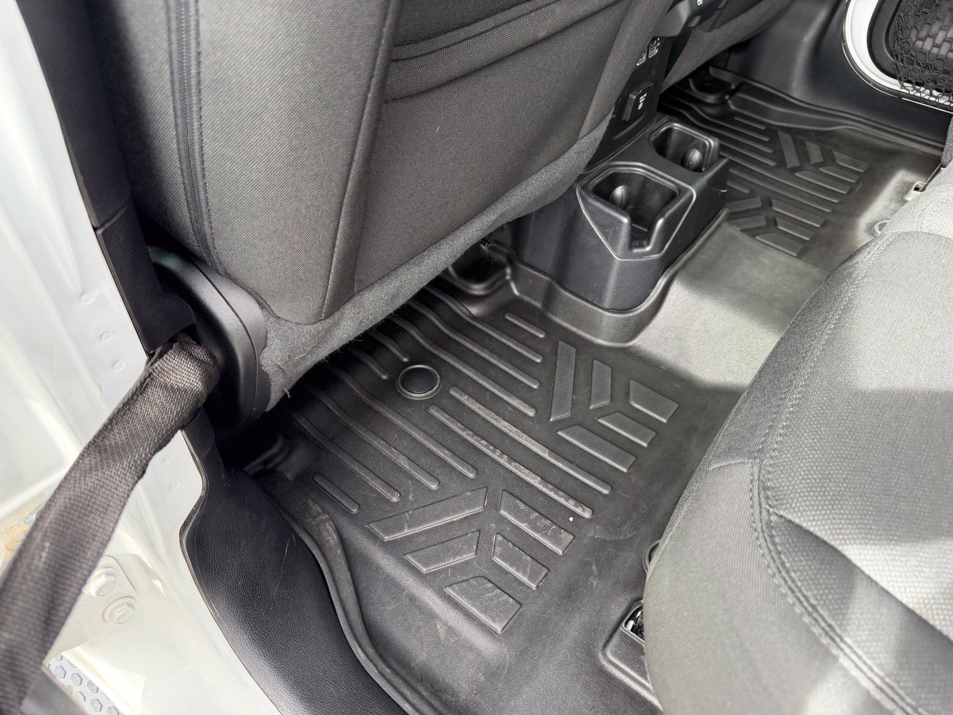 Used 2020 White Jeep Unlimited Sahara image 37