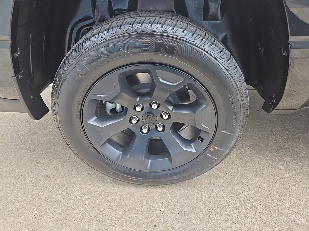 New 2026 Diamond Black Crystal Pearlcoat RAM Express image 32