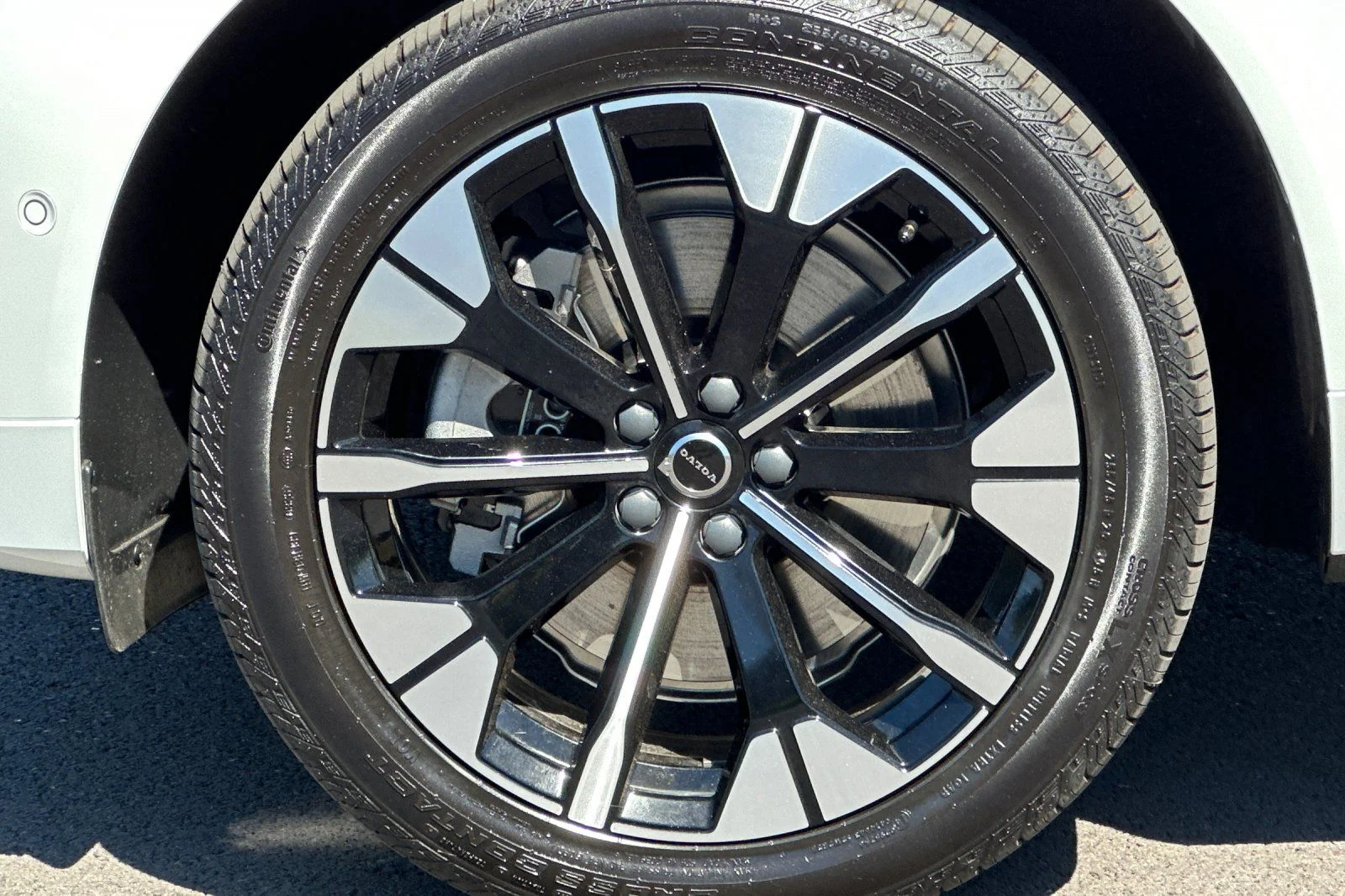 New 2026 Crystal White Volvo Plus image 24