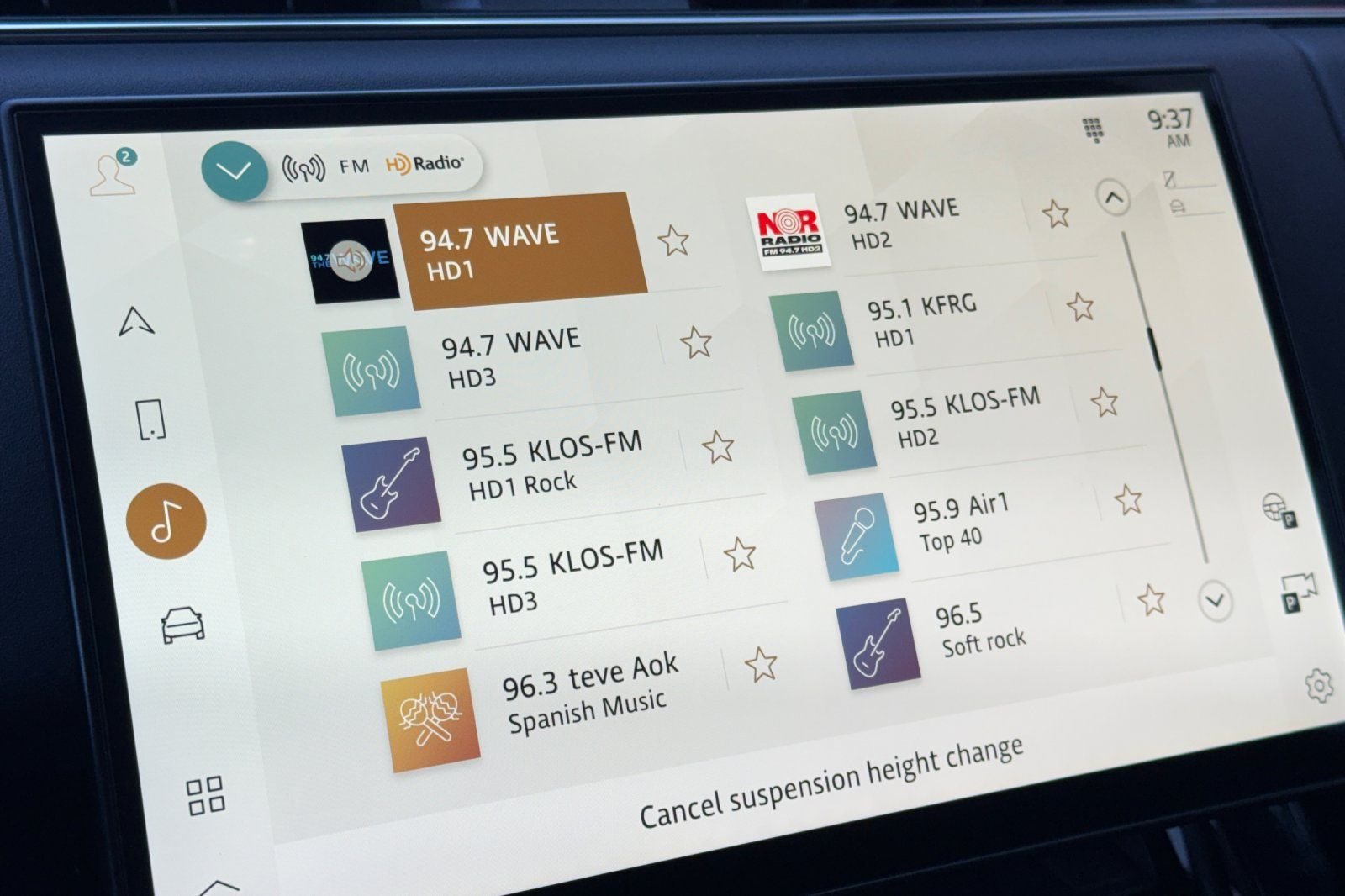 Used 2023 Gray Land Rover SE image 21