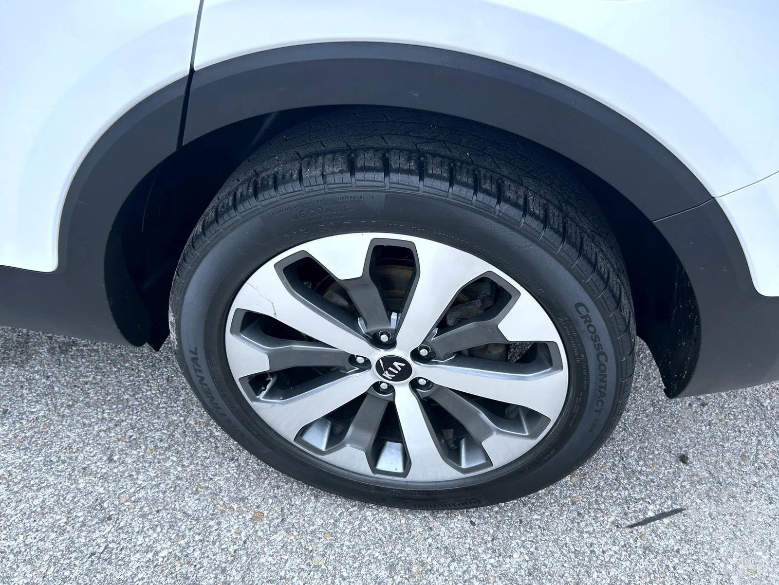 Used 2020 White Kia S image 24