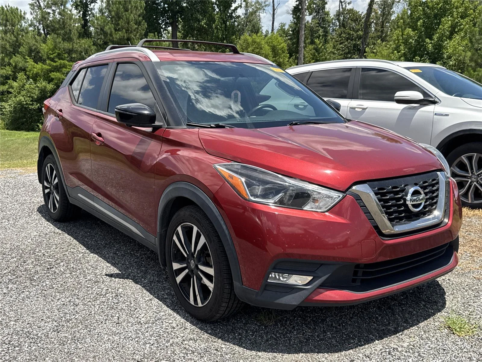 Used 2018 Cayenne Red Nissan SR image 2