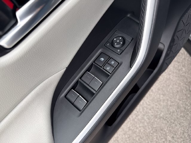 Used 2022 Silver Toyota XLE image 11