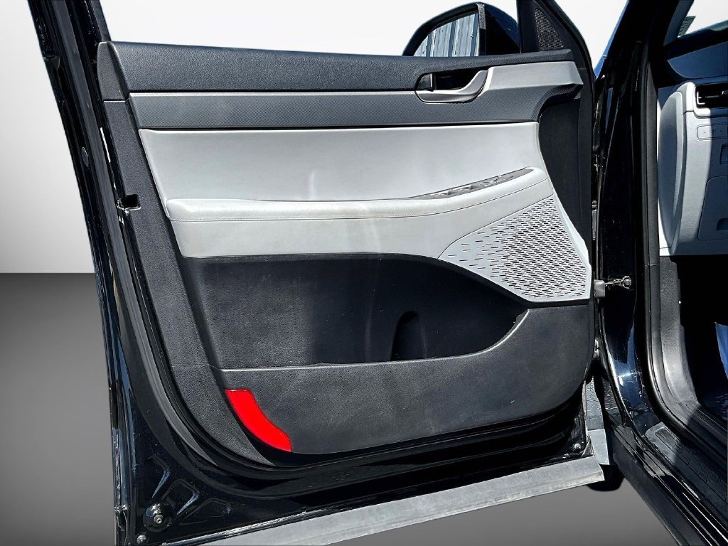 Certified Used 2022 Black Hyundai SEL image 24