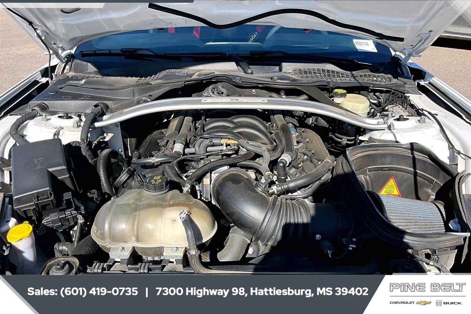Used 2016 Oxford White Ford Shelby GT350 image 8