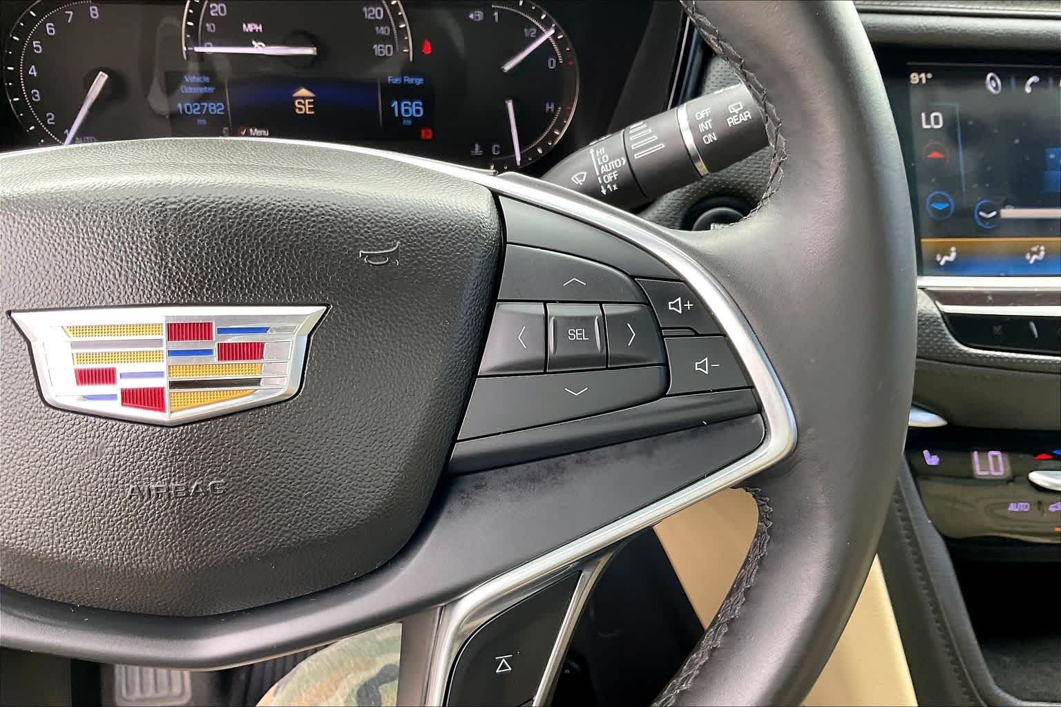 Used 2018 Crystal White Tricoat Cadillac Luxury FWD image 25