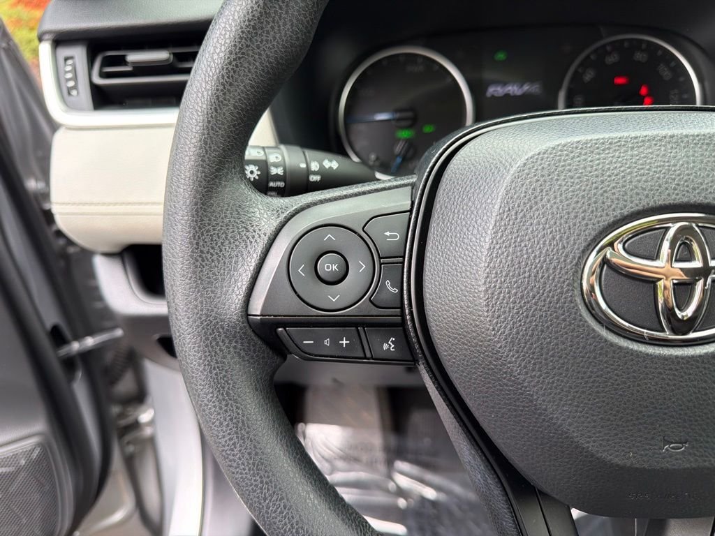 Used 2020 Silver Sky Metallic Toyota XLE image 24