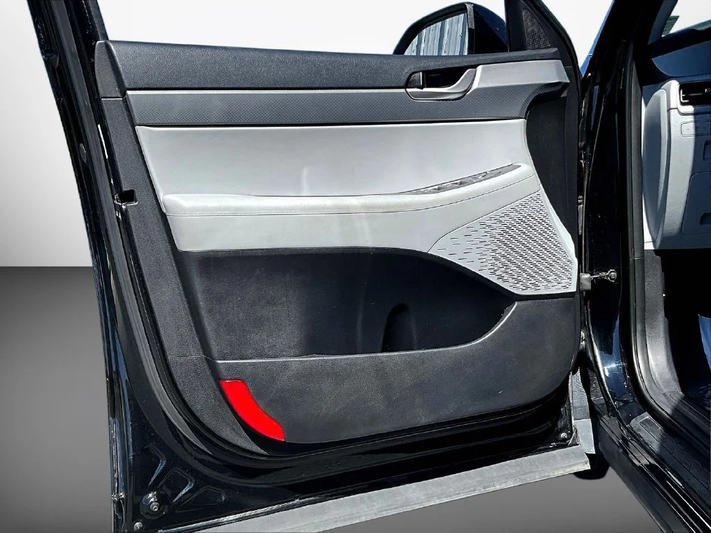 Used 2022 Black Hyundai SEL image 24