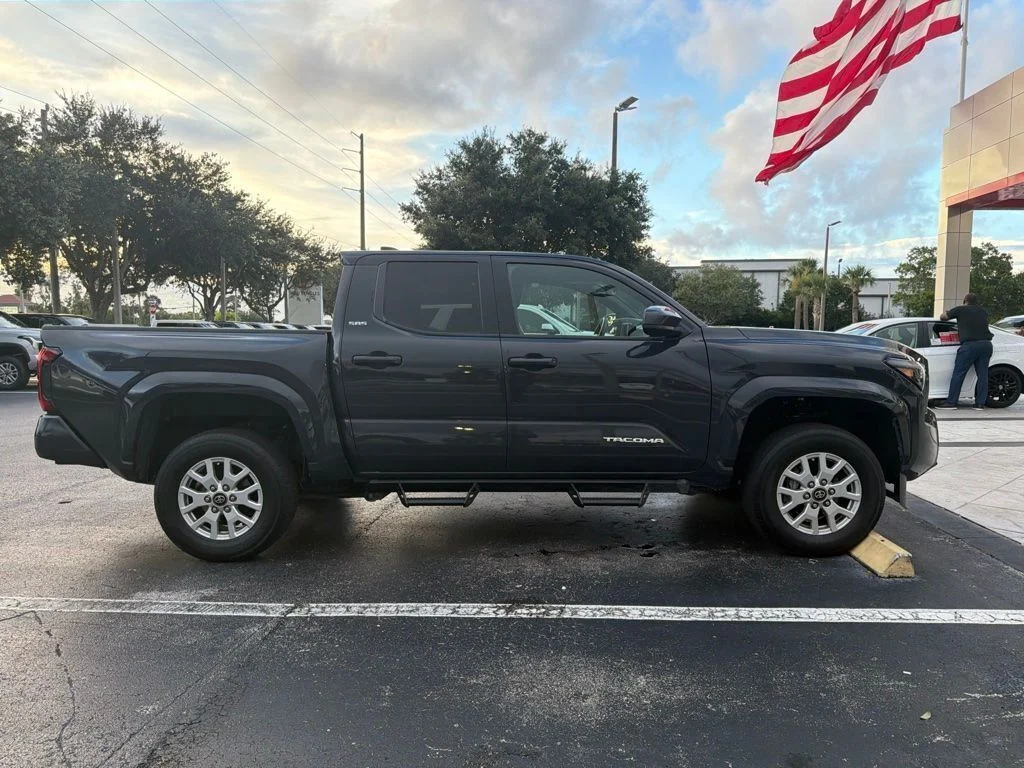 Used 2024  Toyota SR5 image 2