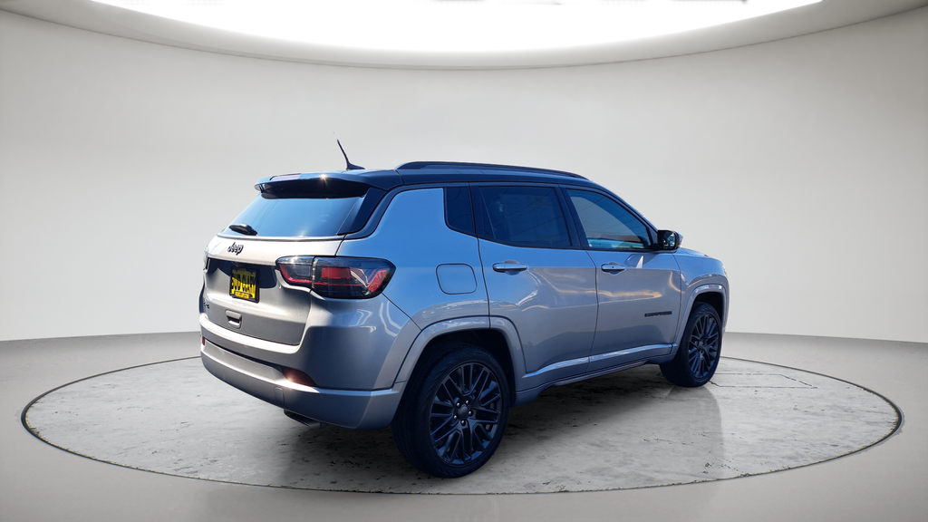 Used 2022 Silver Jeep Limited image 3