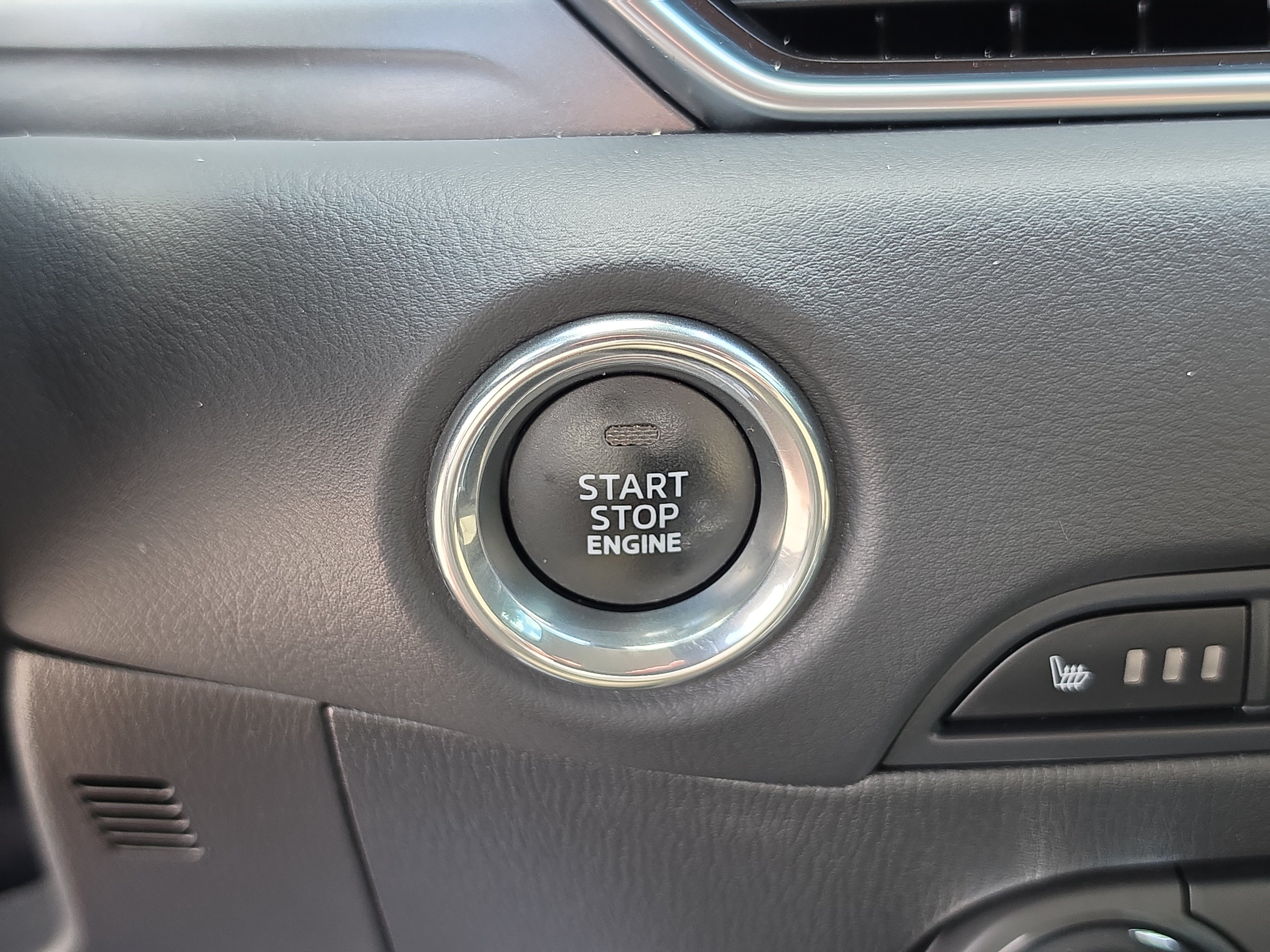 Used 2018 Snowflake White Pearl Mica Mazda Touring image 28