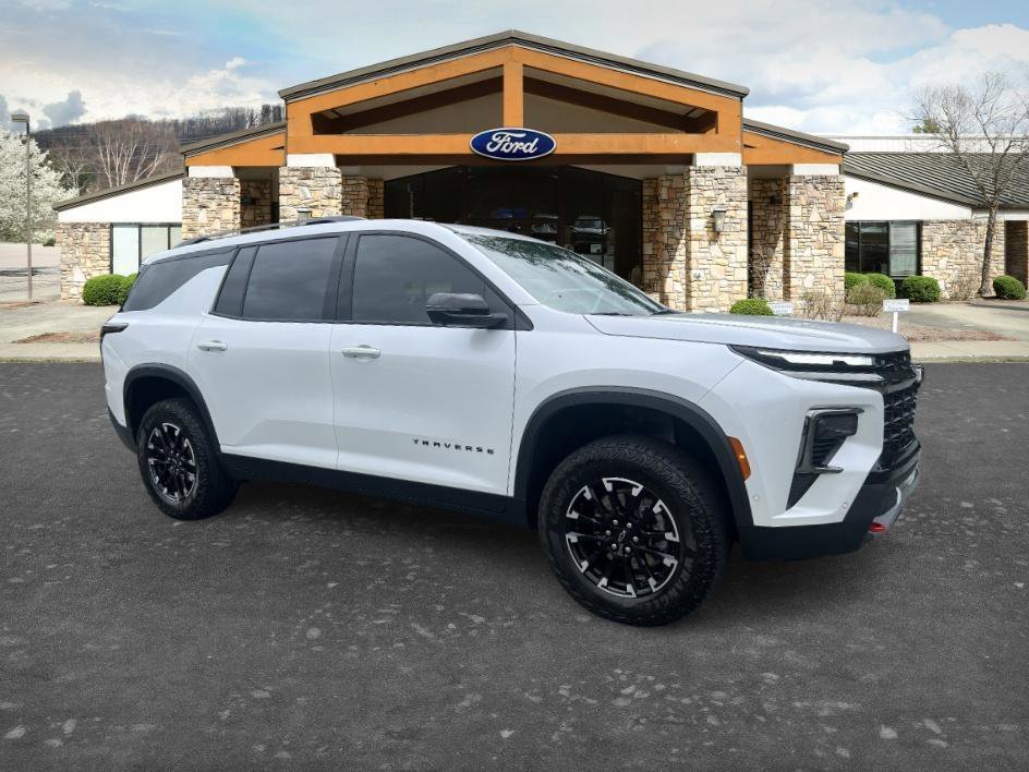 Used 2024 Iridescent Pearl Tricoat Chevrolet AWD Z71 image 3