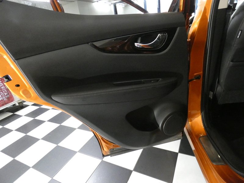 Used 2022 ORANGE Nissan AWD SL image 27