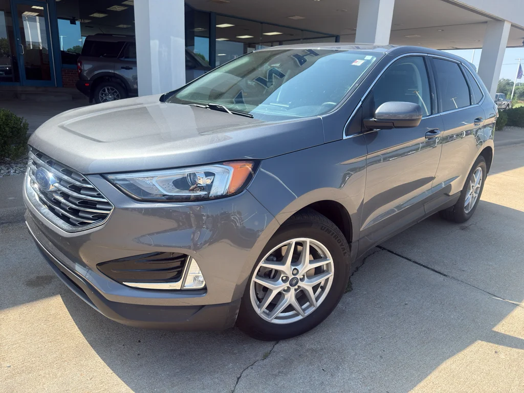 Used 2022 Carbonized Gray Metallic Ford SEL image 7