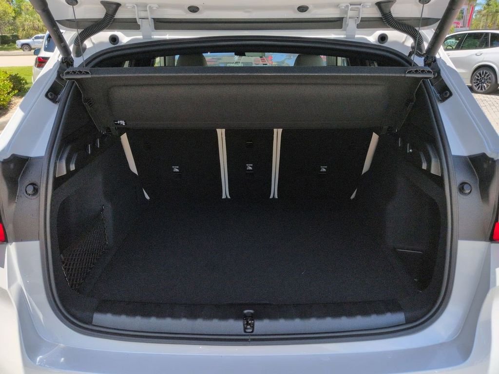 New 2026 Mineral White Metallic BMW xDrive28i image 13
