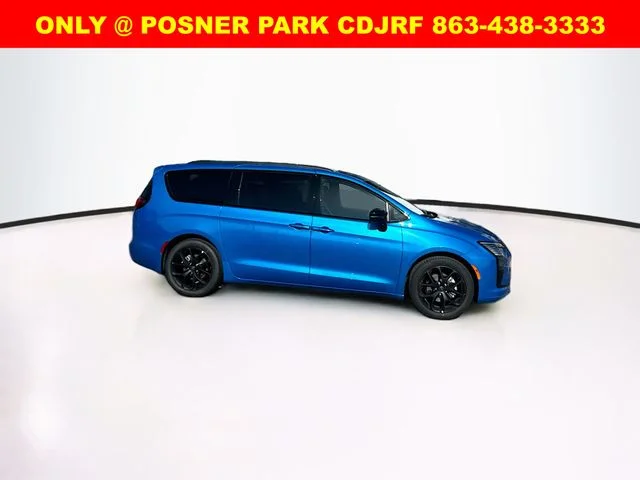 New 2027 Hydro Blue Pearl-Coat Exterior Paint Chrysler Limited image 4