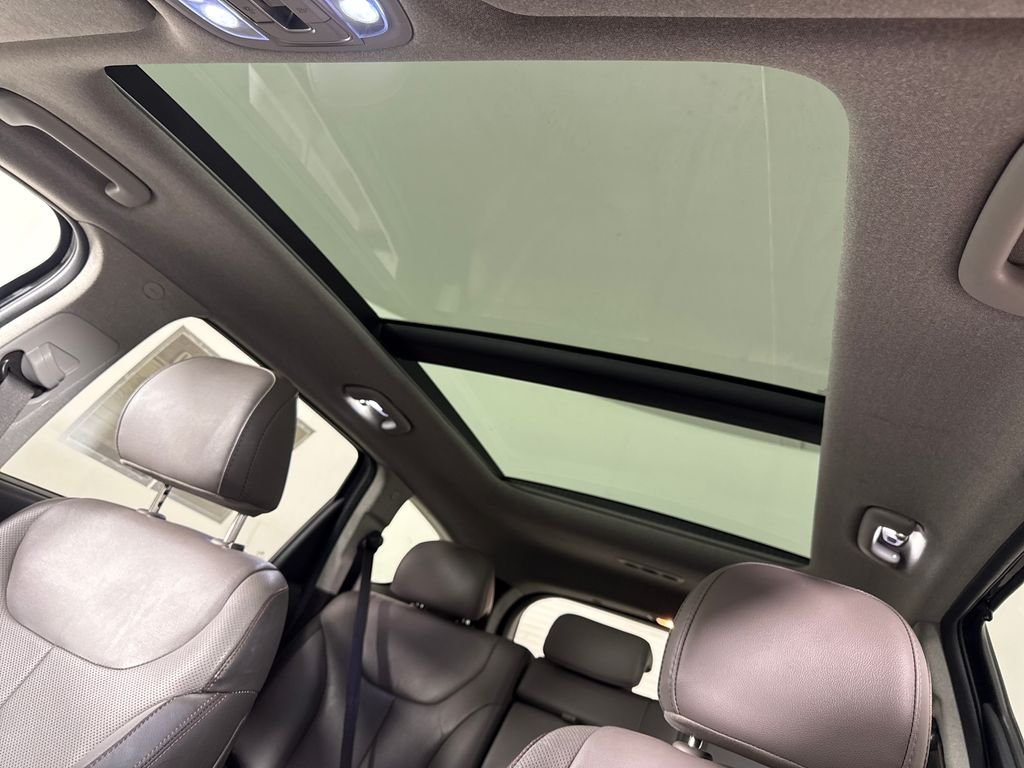 2020 Hyundai Santa Fe Limited - Photo 21