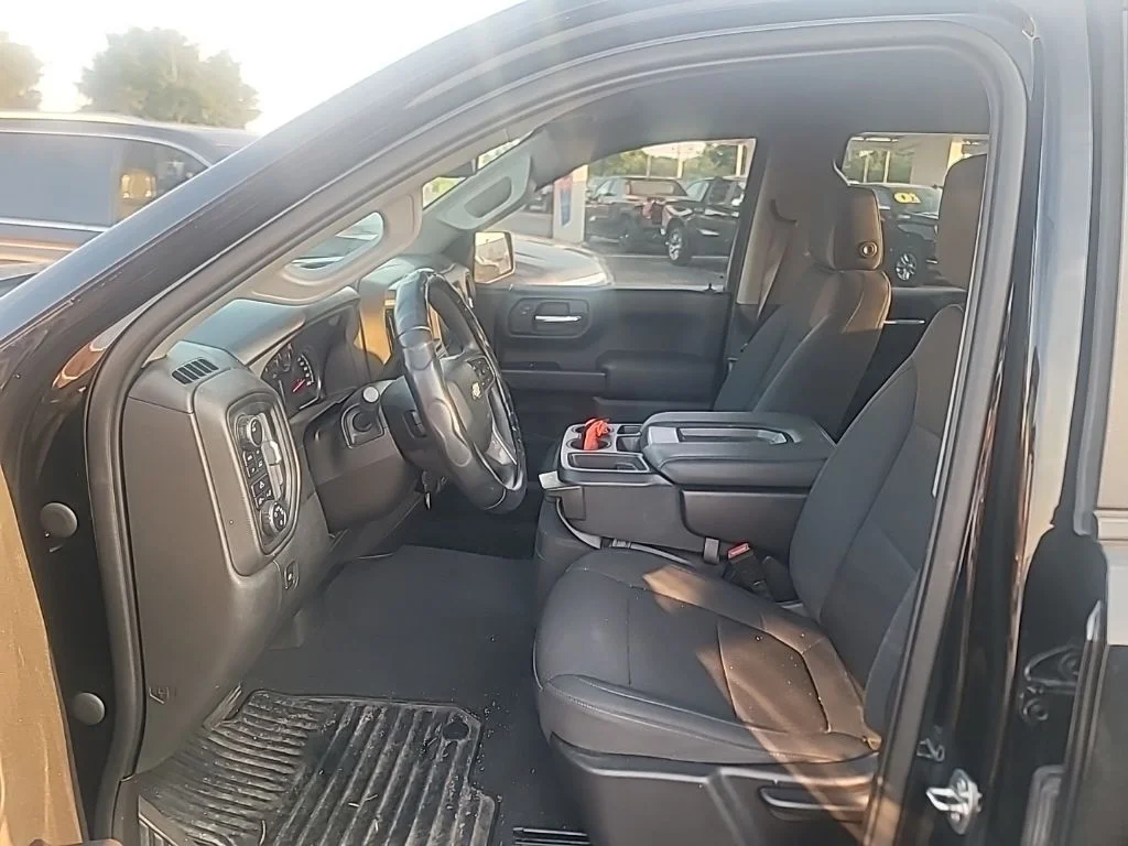 Used 2021 Black Chevrolet Custom image 9