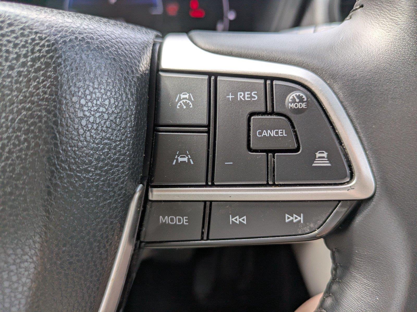 Used 2025 Wind Chill Pearl Toyota Hybrid XLE image 25